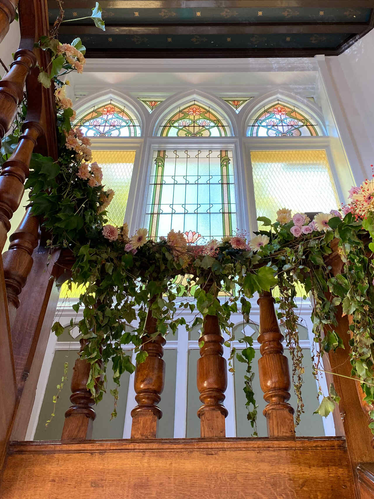 Atmosphere - Atmosphäre Château de la Rosemontoise - Grand Escalier vitrail